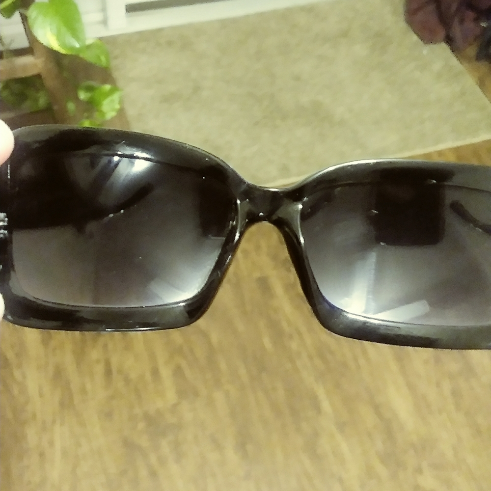 Sunglass - Picture 2 of 3